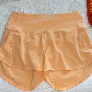 Perfect condition Lululemon Summer Glow Highrise speedups size 6, 4” inseam